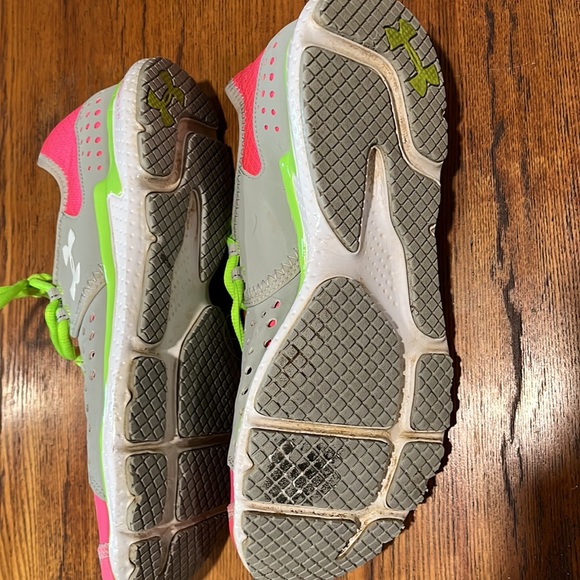 Under Armour Women’s shoes aside 10 - Picture 9 of 10
